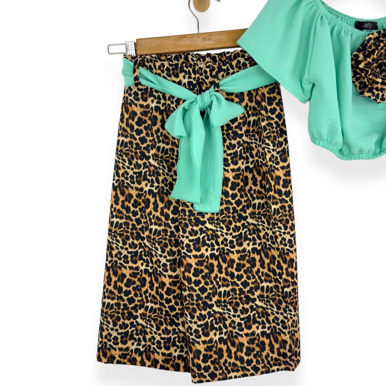 Tenue à imprimé animalier pour fille