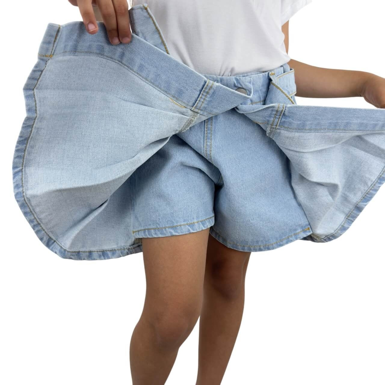 Short en jean effet jupe plissée pour fille