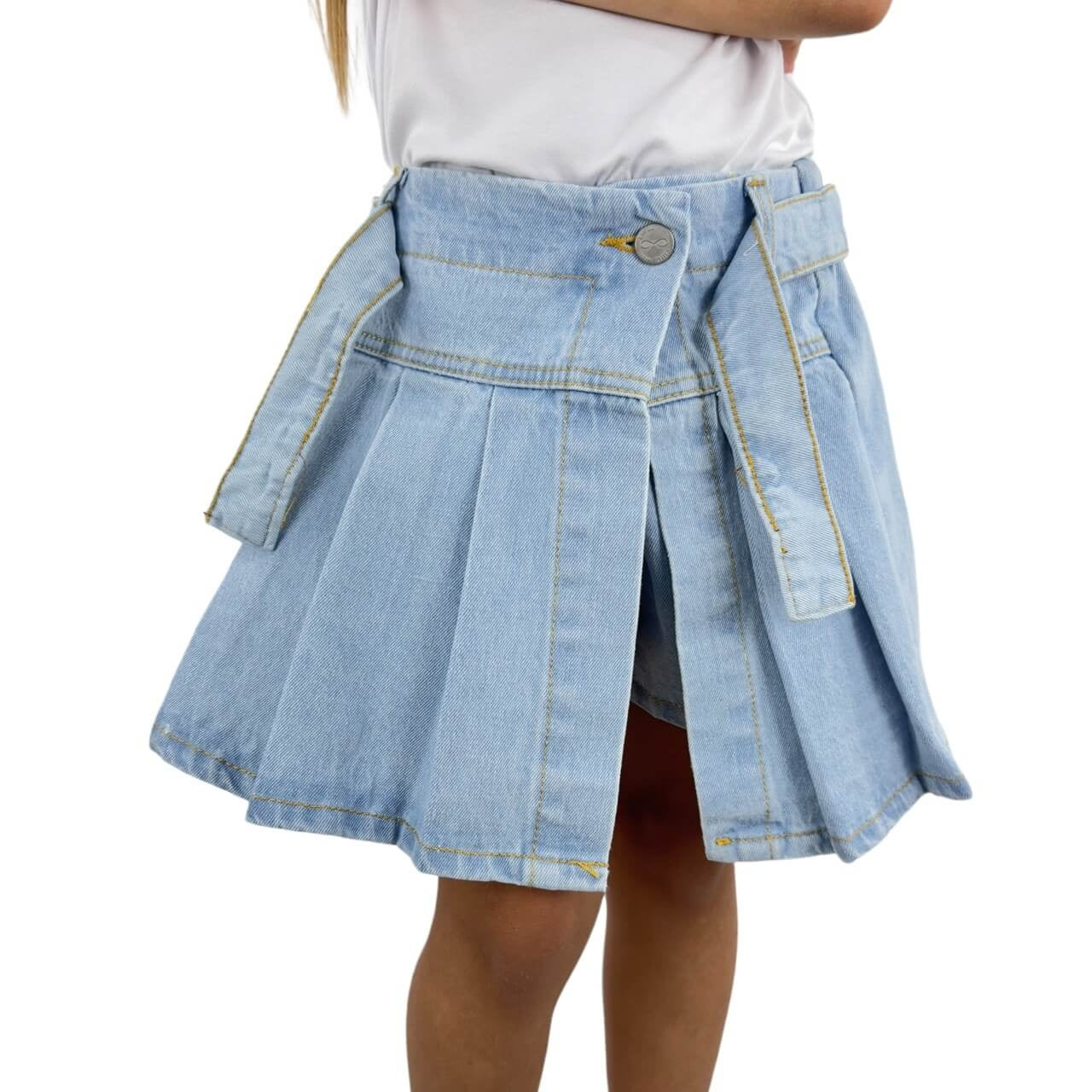 Short en jean effet jupe plissée pour fille