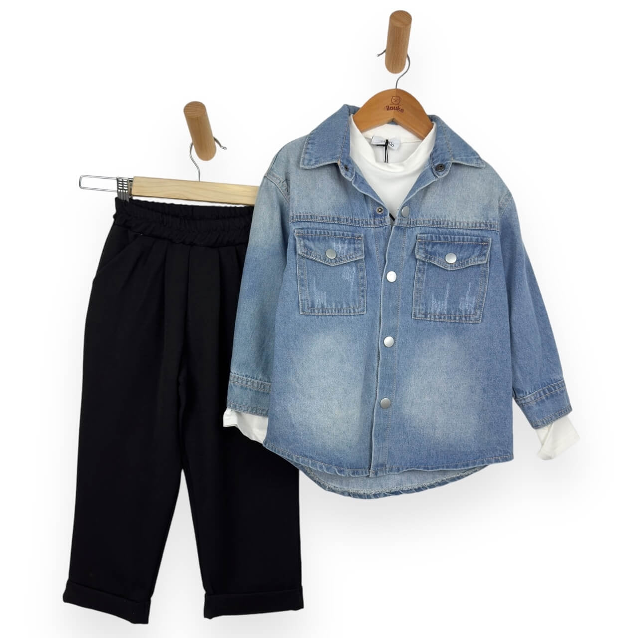 Tenue bébé avec chemise en jean