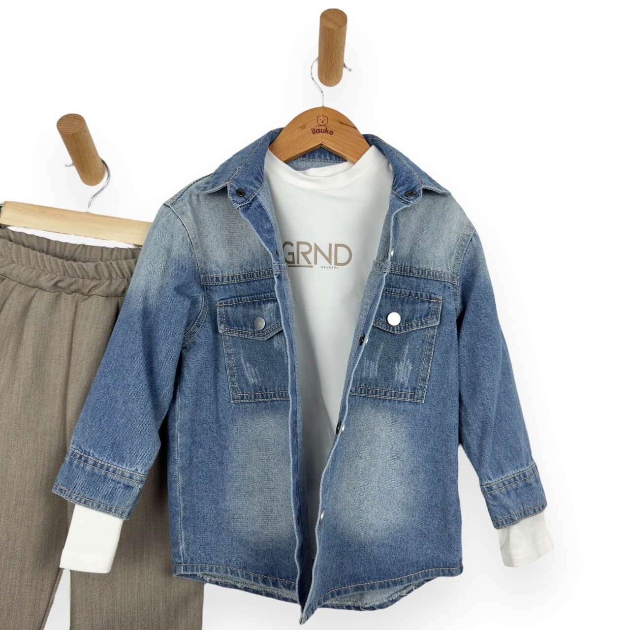 Tenue bébé avec chemise en jean