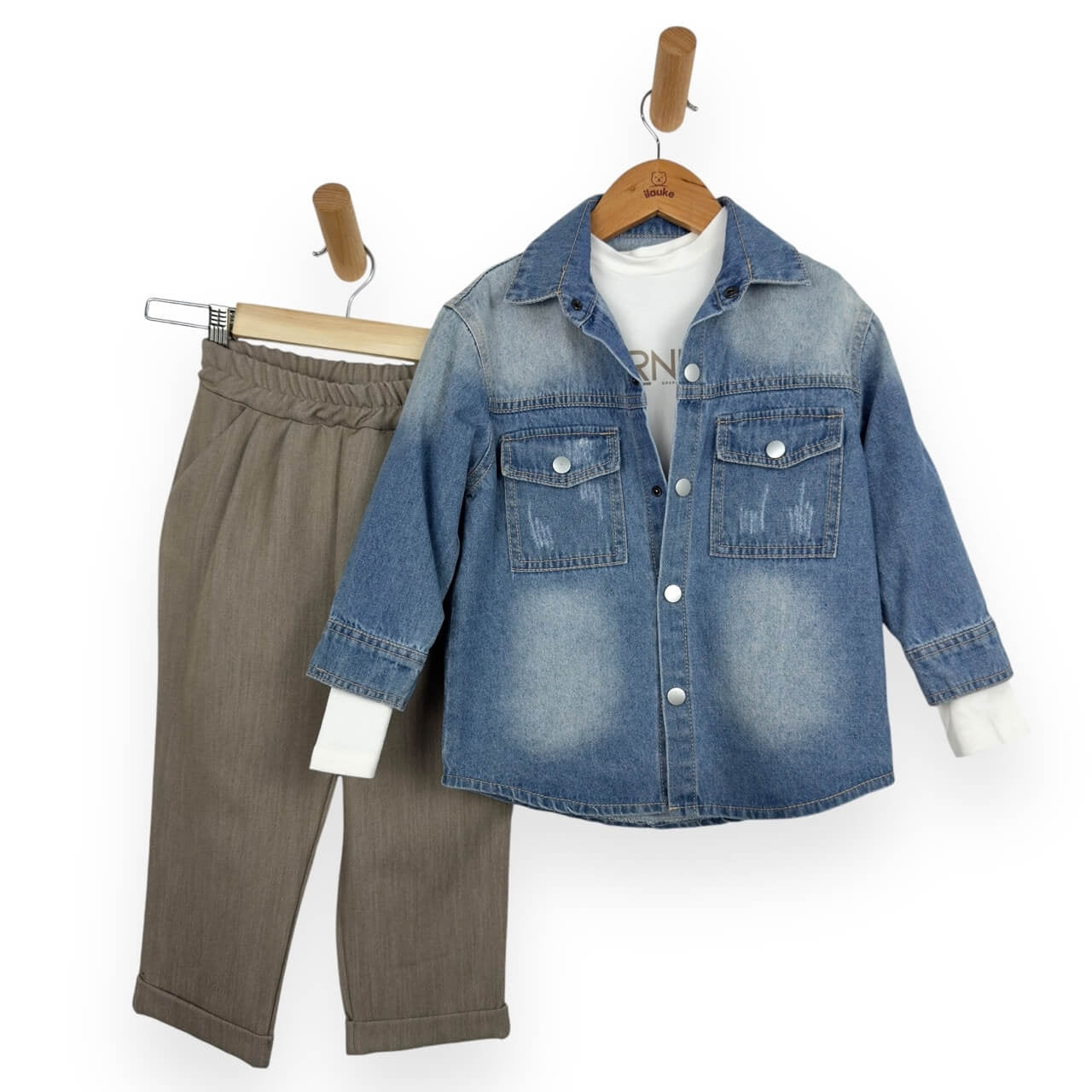 Tenue bébé avec chemise en jean