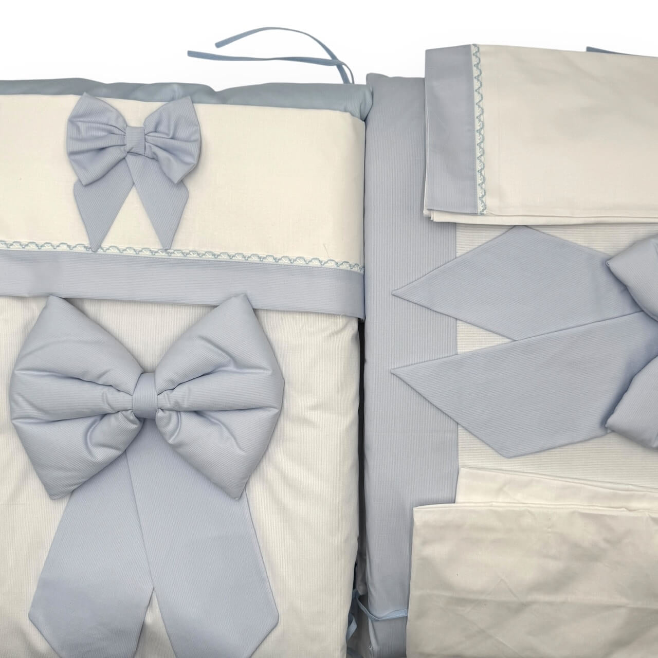 Couette pour lit bébé complète avec draps et tours de lit