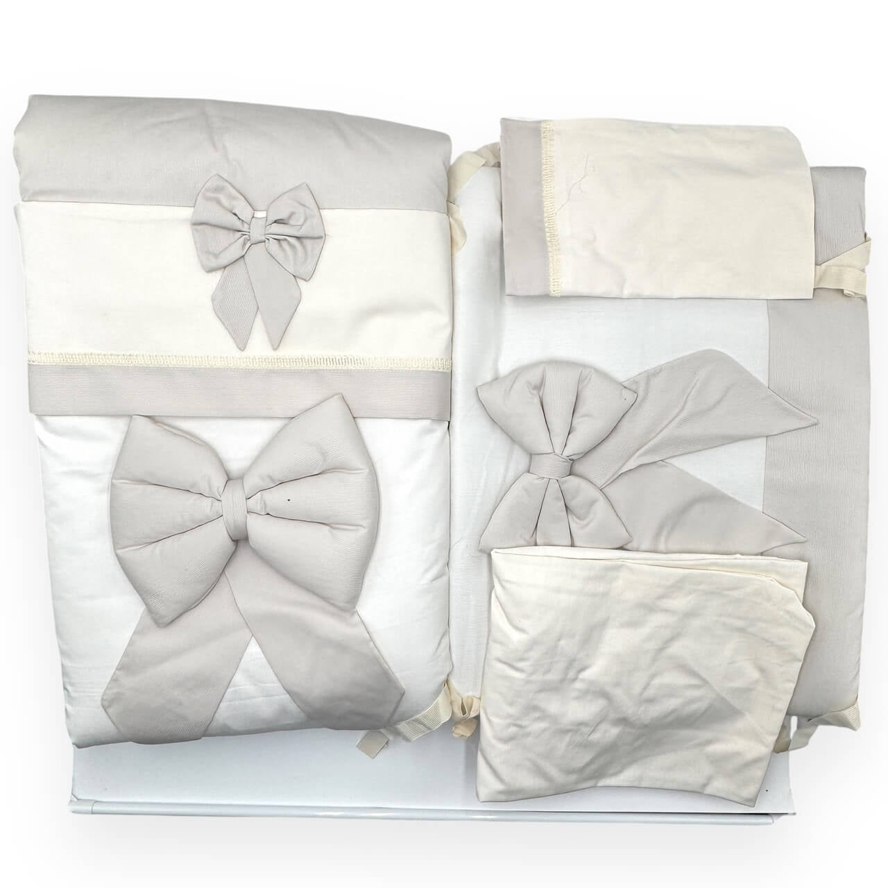 Couette pour lit bébé complète avec draps et tours de lit