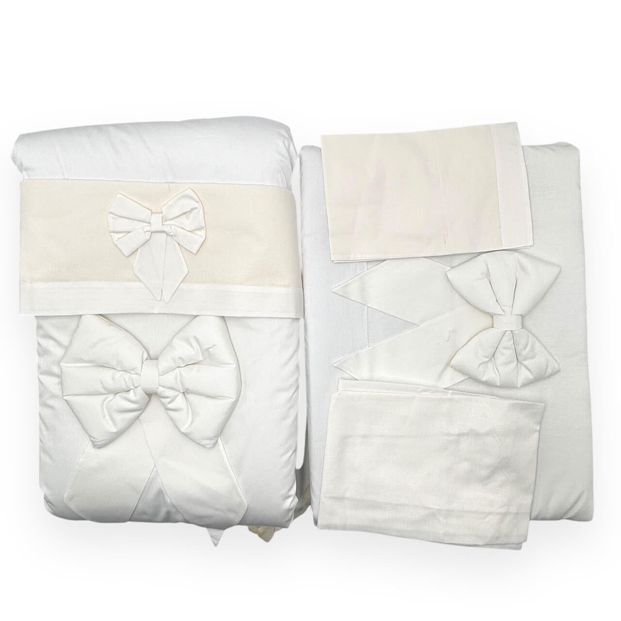 Couette pour lit bébé complète avec draps et tours de lit