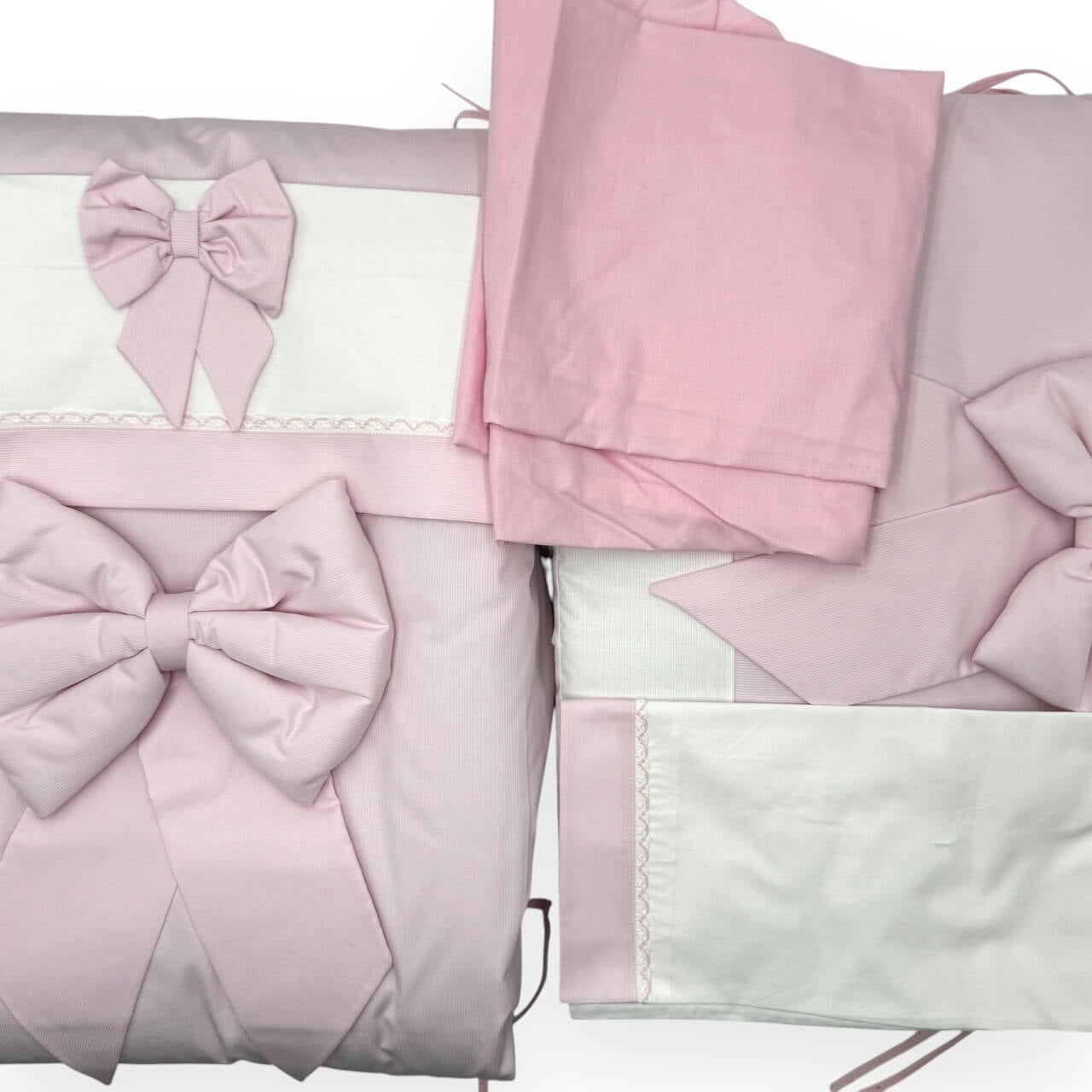 Couette pour lit bébé complète avec draps et tours de lit