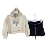 Completo Bambina 2 Pezzi – Felpa con Cappuccio e Gonna a Pieghe